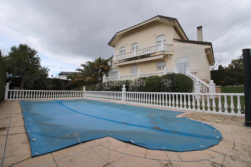 Foto de34b47c-d706-4e56-bc92-d165d7148f3c. Chalet  independiente con piscina y amplio cenador en caraquiz en Uceda