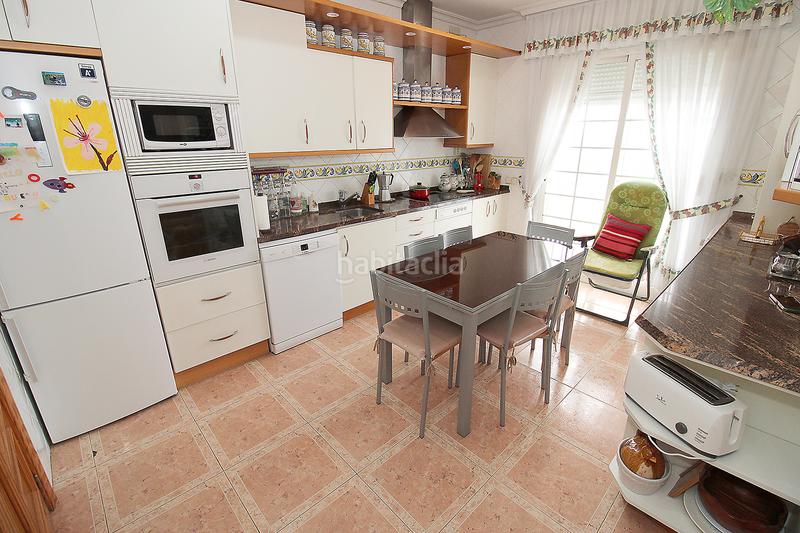 Foto f8b7639e-1f30-4ce9-9fb6-f9776899c531. Chalet  independiente con piscina y amplio cenador en caraquiz en Uceda