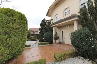 Xalet  Calle valdesalud. Chalet independiente con piscina y amplio cenador en caraquiz