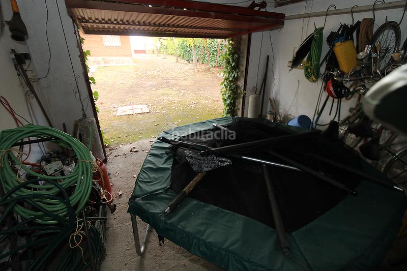 Foto 24c071a2-3d3f-4796-8a14-e1a2660b0f43. Chalet with fireplace heating parking in Uceda