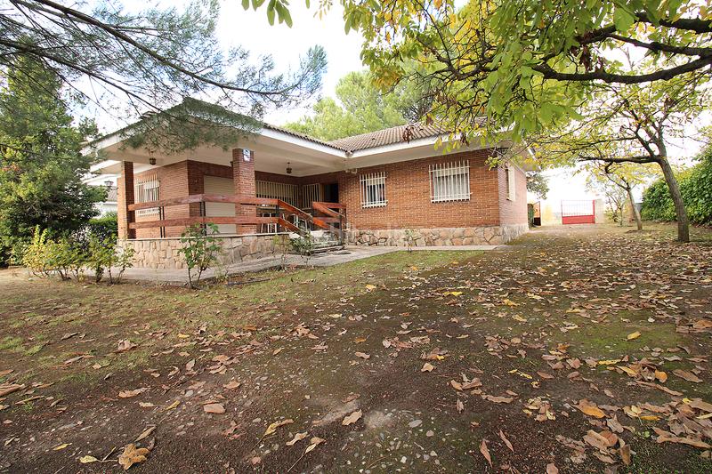 Foto a750dd51-5ff8-4312-b918-7f336755b882. Chalet con camino riscaldamento parcheggio in Uceda