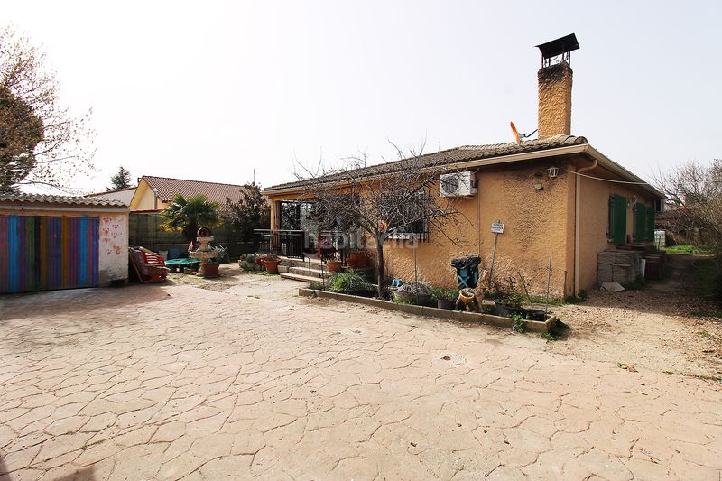 Foto 6ced6bf7-f08e-42a4-9906-83fc497260c7. Chalet with fireplace heating parking in Torremocha de Jarama