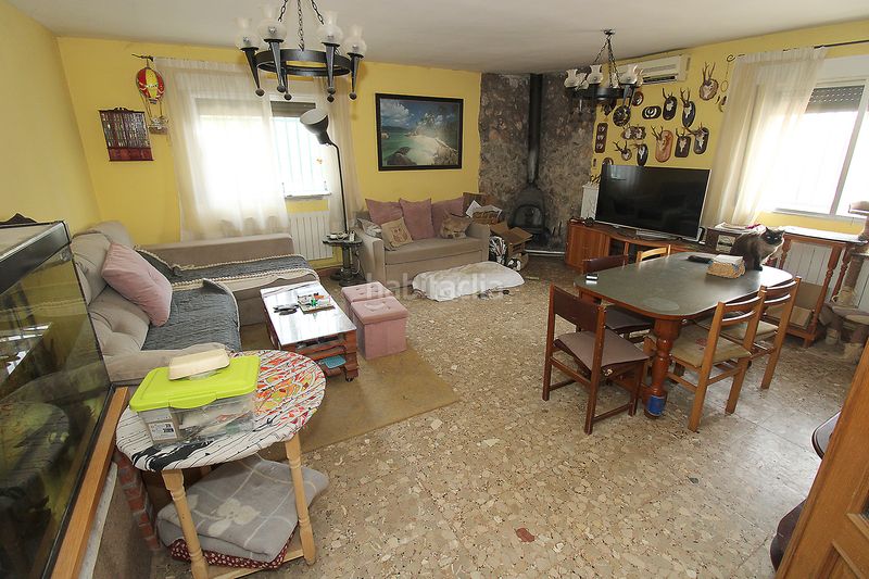Foto d0d40517-263a-4480-8a2d-cbf406da7ef3. Chalet with fireplace heating parking in Torremocha de Jarama