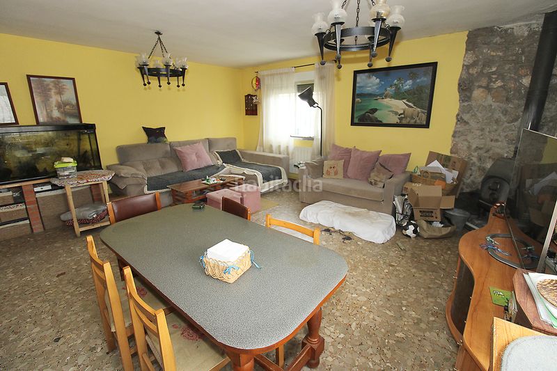 Foto d982cb57-1080-4f2d-873d-818f90987631. Chalet with fireplace heating parking in Torremocha de Jarama
