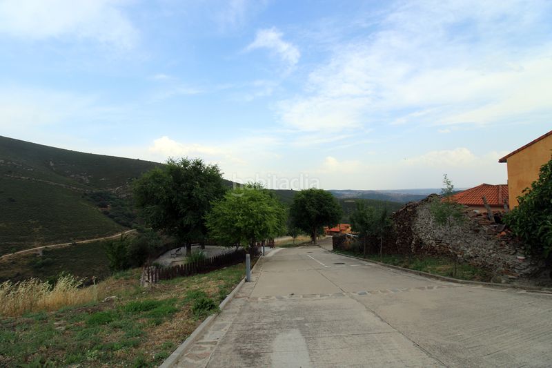 Foto 47f45f5e-3372-452c-bb03-916447f69b72. Casa adossada a Atazar (El)