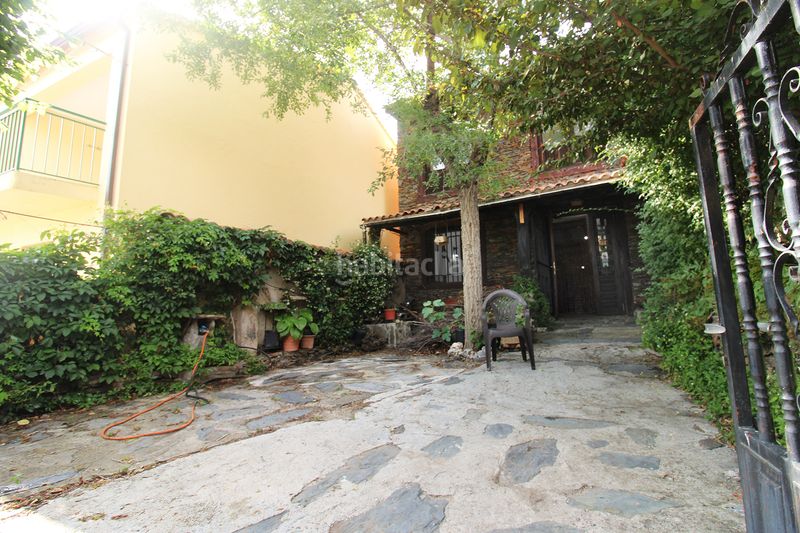Foto 858d4f01-46d9-4767-91d4-218e03804435. Casa adossada a Atazar (El)