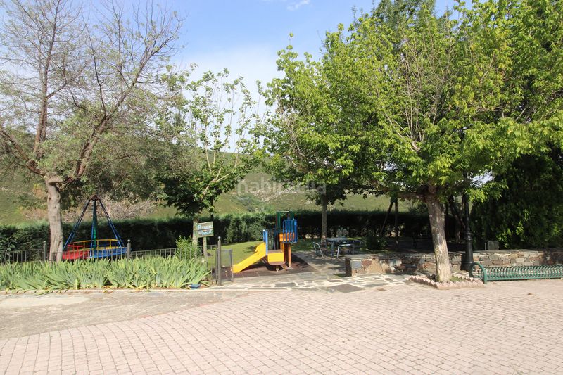 Foto a7a0c665-b477-4b07-9eaa-7a33b3a4ddad. Casa adossada a Atazar (El)