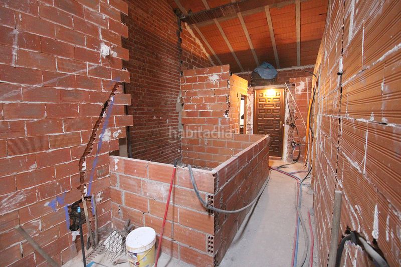 Foto b3b04666-417e-42d5-aede-f7c5156a0dd6. Casa adossada a Atazar (El)
