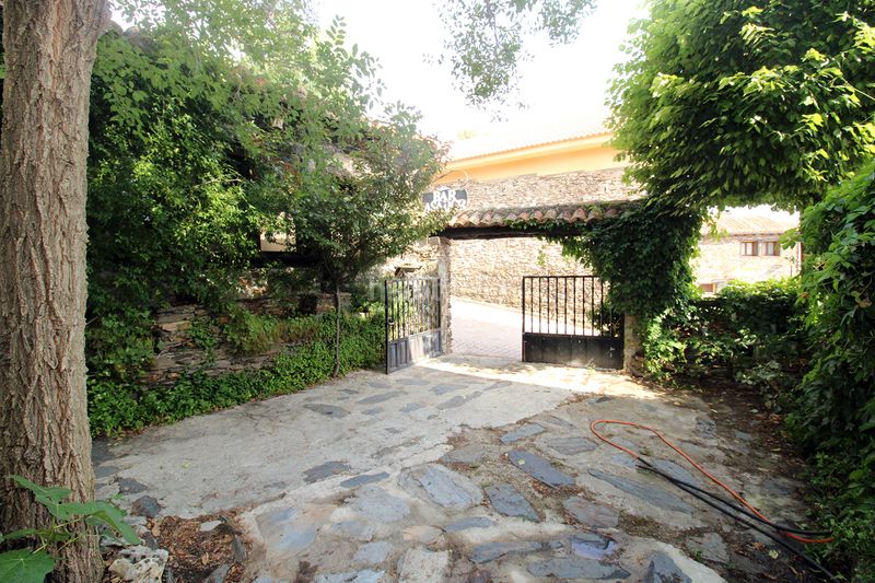 Foto f58b88c8-0646-4c05-aad3-1462bce1626e. Casa adossada a Atazar (El)