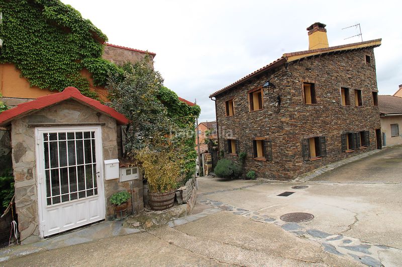 Foto 0f05785c-b522-4620-b0ed-95c15e23023a. Casa aparellada amb calefacció a Atazar (El)