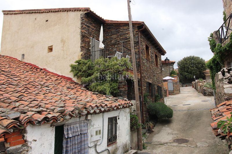 Foto 4a3d876f-ad2f-4937-a5a7-391c3c88e4b7. Casa aparellada amb calefacció a Atazar (El)
