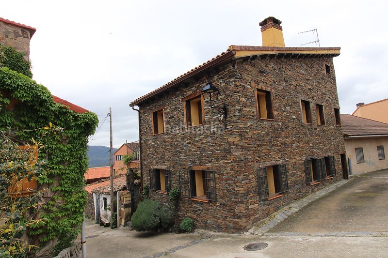 Foto b011e244-7392-4af8-92bf-fbfecca029ac. Casa aparellada amb calefacció a Atazar (El)