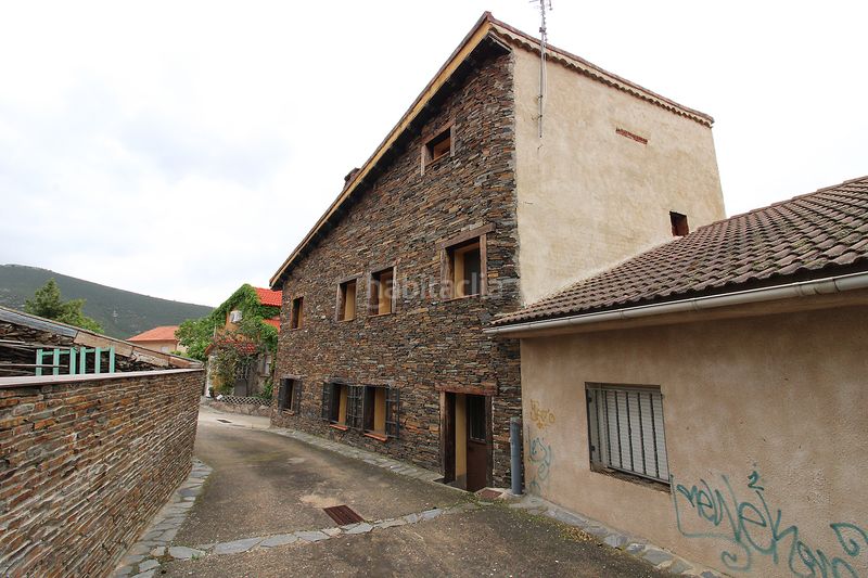 Foto b50a4bb1-b85a-46e7-959b-fe74e5dd13fa. Casa aparellada amb calefacció a Atazar (El)