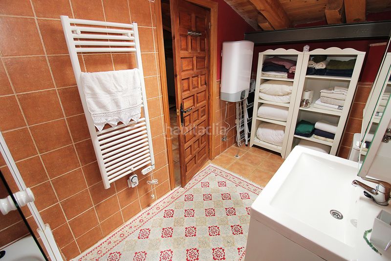 Foto f2bb8960-e45f-4896-ad6d-31b6768ece20. Casa aparellada amb calefacció a Atazar (El)