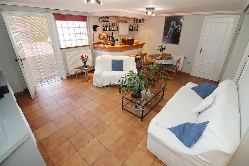 Foto 7f6d5110-2e14-4b3e-b340-5e115ff39a98. Chalet avec cheminée chauffage parking dans Uceda