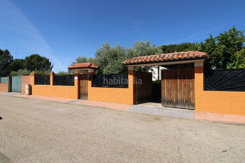 Foto 0c953e10-6ca8-471e-9d25-61a62dfbf15a. Casa aparellada amb xemeneia calefacció aparcament a Torremocha de Jarama