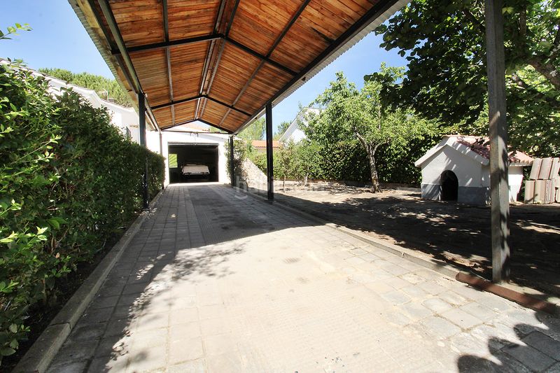 Foto 180a2267-c325-4b0e-aea6-13238f7bd181. Casa aparellada amb xemeneia calefacció aparcament a Torremocha de Jarama