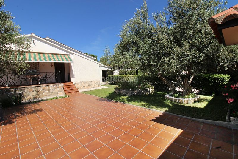Foto 402d41d3-9671-4c4d-b94c-99a4a9e69e80. Casa aparellada amb xemeneia calefacció aparcament a Torremocha de Jarama