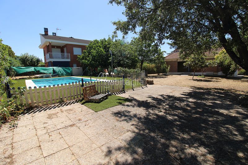 Foto a91e2b1d-93cd-4de8-b7b1-aaa763f434bc. Haus mit kamin heizung parking pool in Uceda