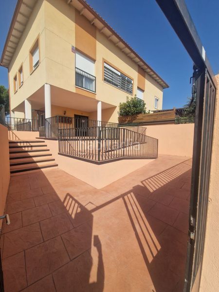 Foto b197a1bc-4675-4402-9dc3-854d2e9ac271. Flat with heating parking pool in Uceda