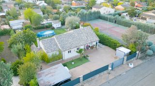 Chalet  Avenida londres. Chalet en caraquiz