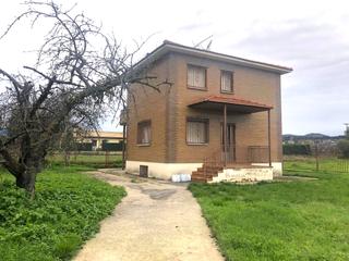 Xalet a Albelda de Iregua. Finca con chalet