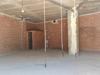 Local commercial à Carrer alfons el magnanim 4. Venta de locales 166m2 en zona centro salud ii