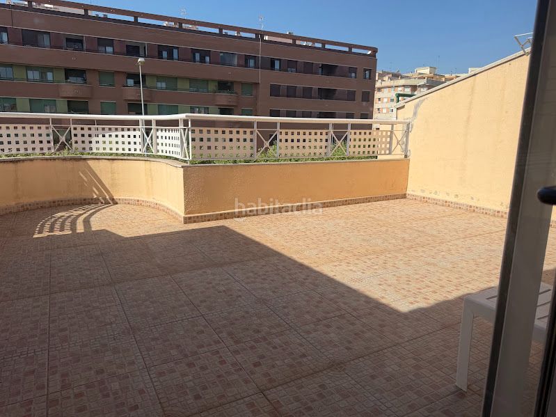 Foto a2e49034-0604-4ccd-a198-10e16213f26b. Casa adossada amb aparcament a Onda