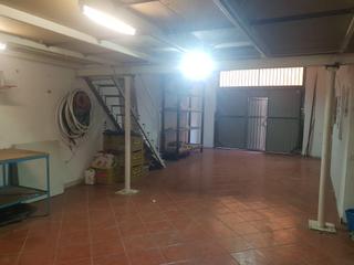 Local commercial  Carrer mallorca. Se vende local comercial en la calle mallorca. con altillo, una