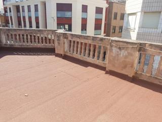 Maison  Carrer vila-real. Se vende amplia casa esquinera para reformar con muchas posibili