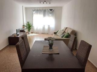 Pis  Carrer ben al abbar. Vivienda muy amplia con salón comedor, cocina con galería, 3 dor
