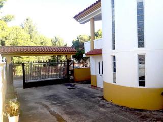 Chalet  Camino farons. Espectacular chalet con tres viviendas independientes totalmente