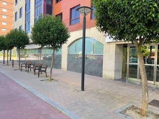 Local Comercial en Avenida Cardenal Cisneros 24B