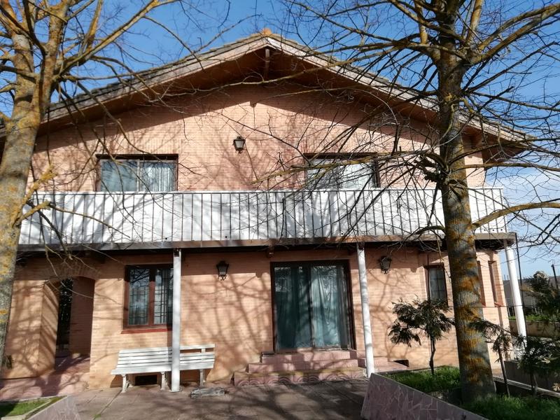 Foto bae1e208-d1e7-4941-9cac-eba2d22afb6c. Chalet in calle santiago 2 in Allende el Río Palencia