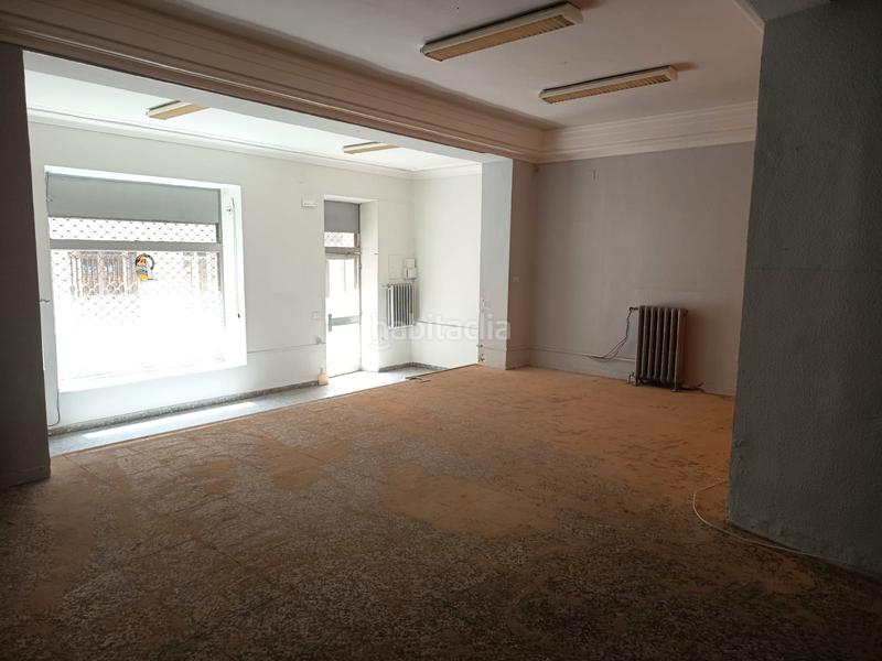 Foto 5042496f-9f24-42d9-81a3-5d1071db65e7. Alquiler local comercial en calle valentín calderón 16 local en zona Centro en Palencia