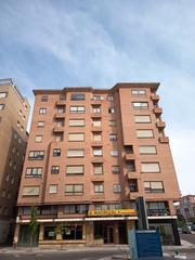Appartement à Calle juan ramon jimenez 3. Soleada vivienda en zona centro