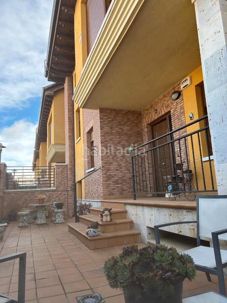 Foto 42db5dd1-5a87-401f-8240-e88bc8d8a7e4. Chalet dans calle maria teresa ruiz de la parte 6 dans Palencia