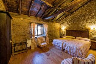 Edificio in Mélida. Exclusivo pazo del siglo xvii en el corazón del camino francés