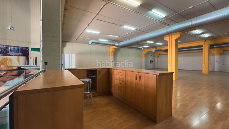 Foto 6884f3d1-20fe-48b8-919a-2994e6fff9d4. Nau industrial a Playa Levante Benidorm