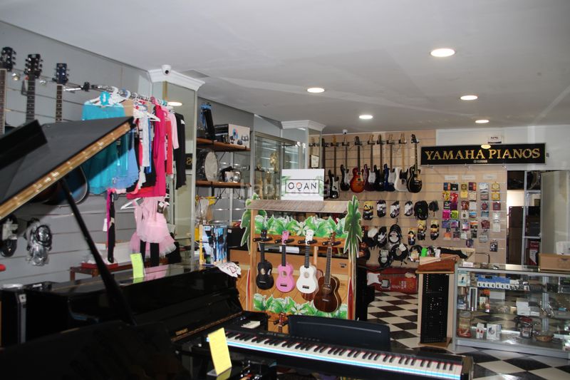Foto 48f38a37-9c69-434b-9a54-5f7c8c359576. Local comercial a Centro Alhaurín el Grande