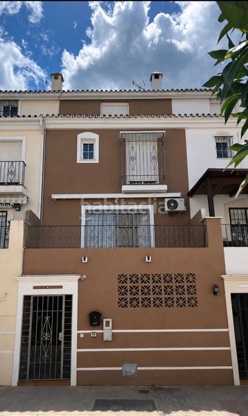Foto 4894df45-def9-477a-81a4-a0b9c985b749. Casa adossada amb xemeneia aparcament a Coín