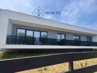 Casa a Golf Costa Brava. Villa solara  obra nueva en una planta con piscina y diseño mode