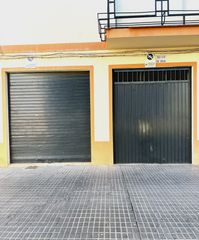 Aparcament cotxe a Calle castuera 47. Garaje cerrado a pie de calle en venta en don benito