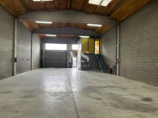 Location Bâtiment à usage industriel  Masies de roda. Alquiler de nave industrial en vic