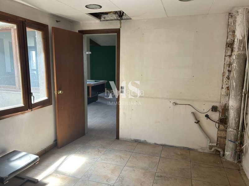 Foto 0a49da43-a865-4912-a232-a5c663a38337. Edificio  en venta para reformar en el centro en Manlleu