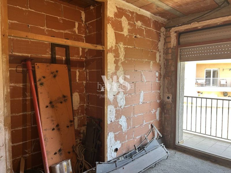 Foto 39e4a003-854b-41dc-910c-33f348109439. Edificio  en venta para reformar en el centro en Manlleu