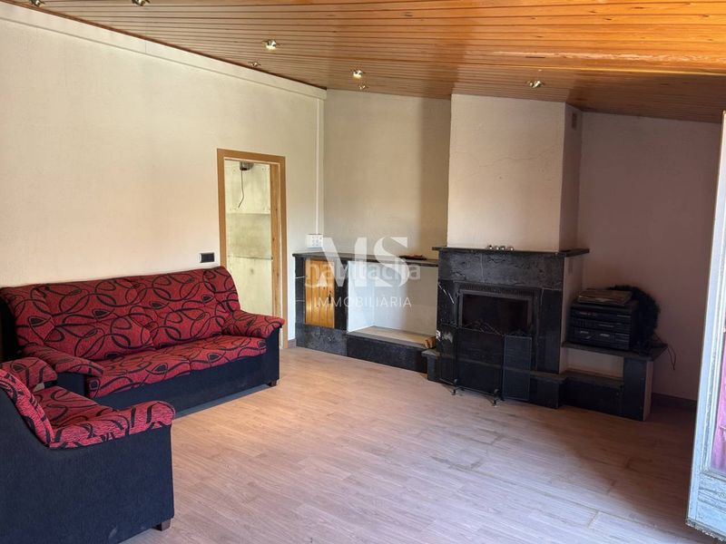 Foto 3dc39aef-a05b-4c6a-944c-3eeb7b9bb481. Edificio  en venta para reformar en el centro en Manlleu