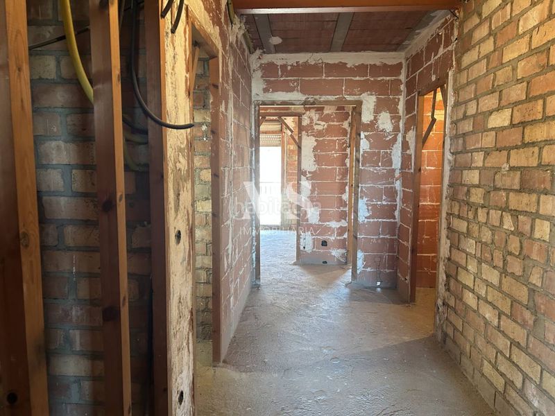 Foto 403d88fd-2278-42d1-b56c-0d2da29fc610. Edificio  en venta para reformar en el centro en Manlleu