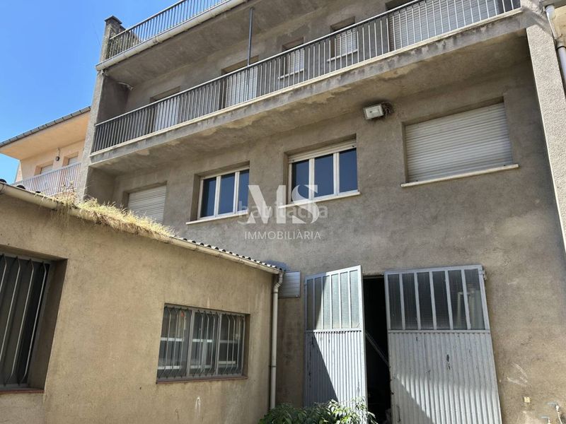 Foto 43ac2cb5-8de9-4899-9a96-834b29605b02. Edificio  en venta para reformar en el centro en Manlleu