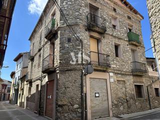 Casa adosada  Nou. Venta de edificio para rehabilitar en montesquiu